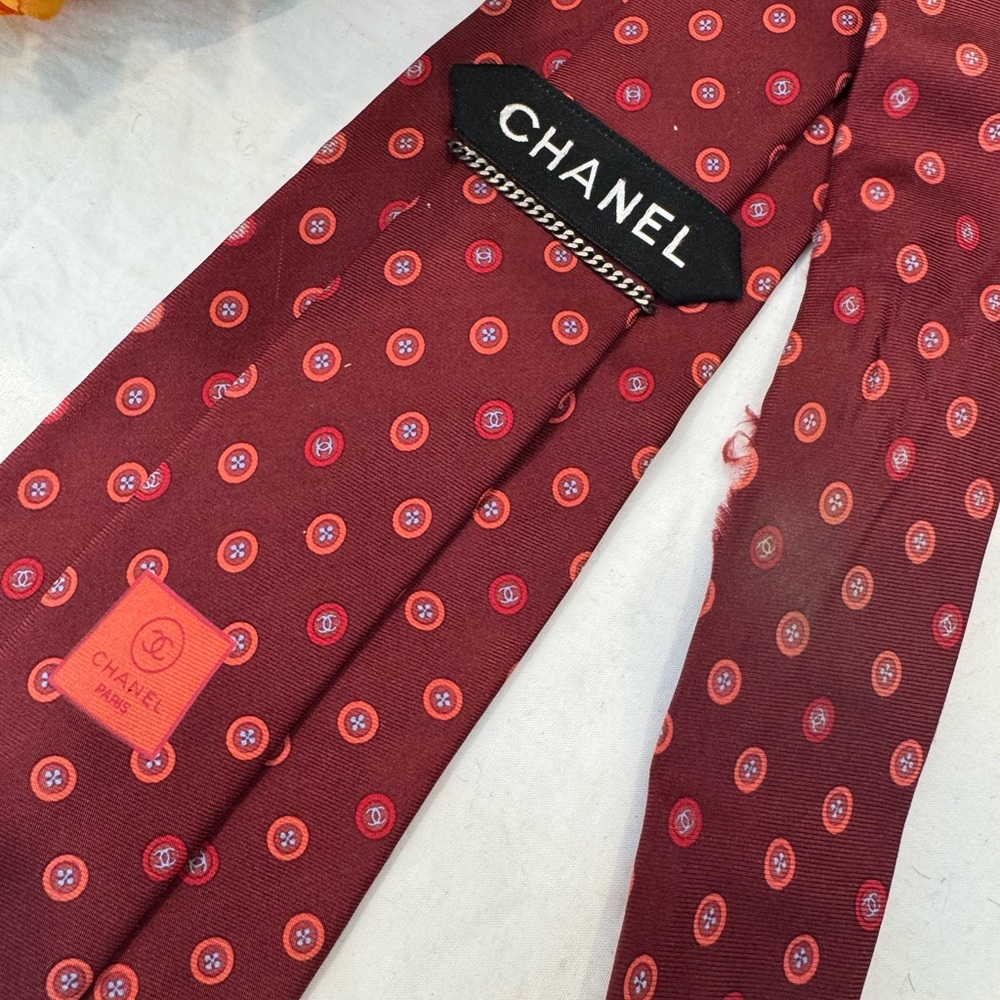 Authentic Chanel Burgundy Patterned Silk Necktie - Picture 3 of 9